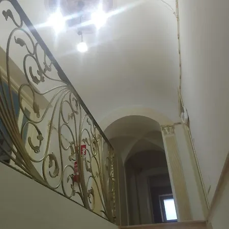 ベッド・アンド・ブレックファスト La Piazza Di 3*